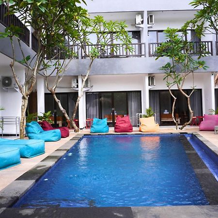 Summer Of Surf Hostel Uluwatu Ungasan Esterno foto