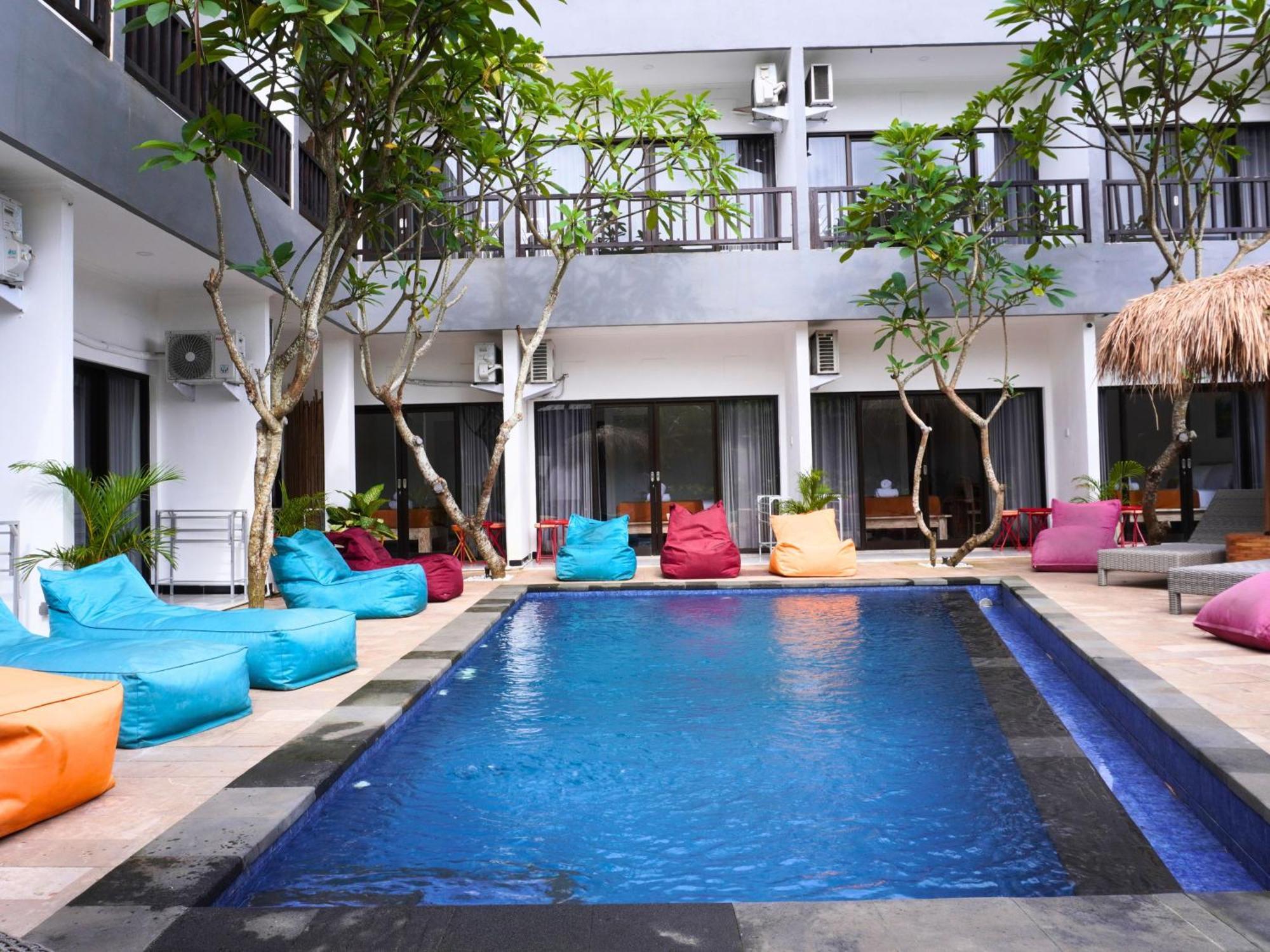 Summer Of Surf Hostel Uluwatu Ungasan Esterno foto