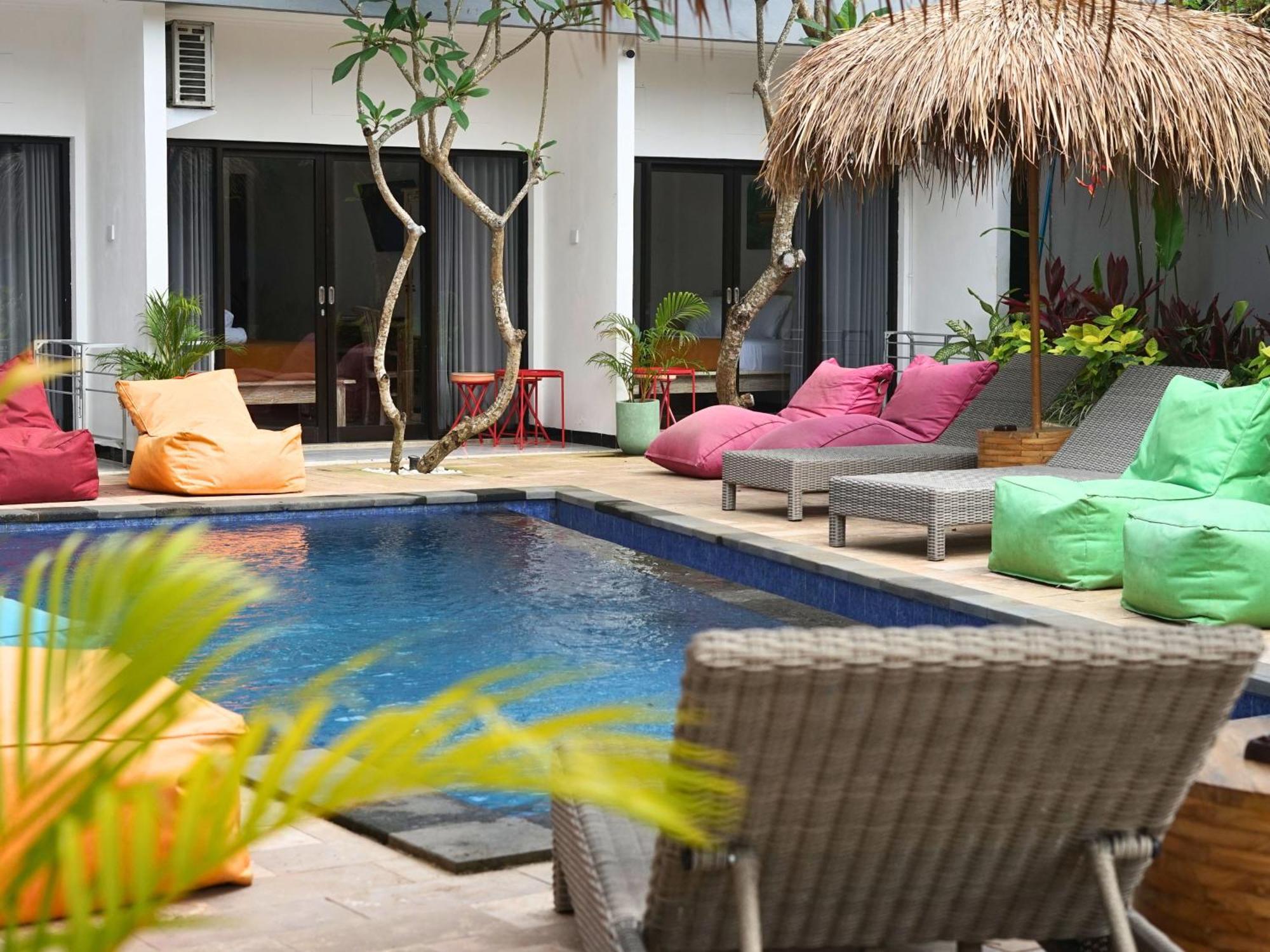 Summer Of Surf Hostel Uluwatu Ungasan Esterno foto